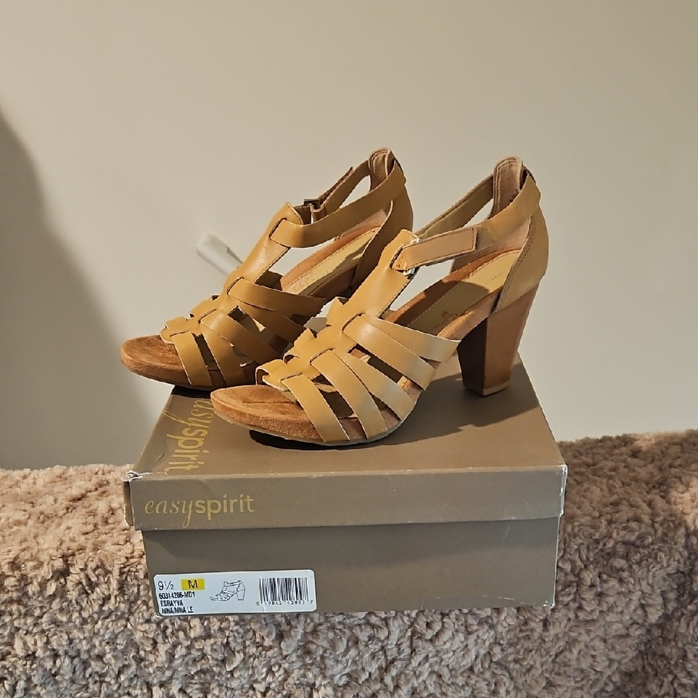 Easy Spirit Women's Tan Strappy Block Heel Sandals, Brand New Never Worn